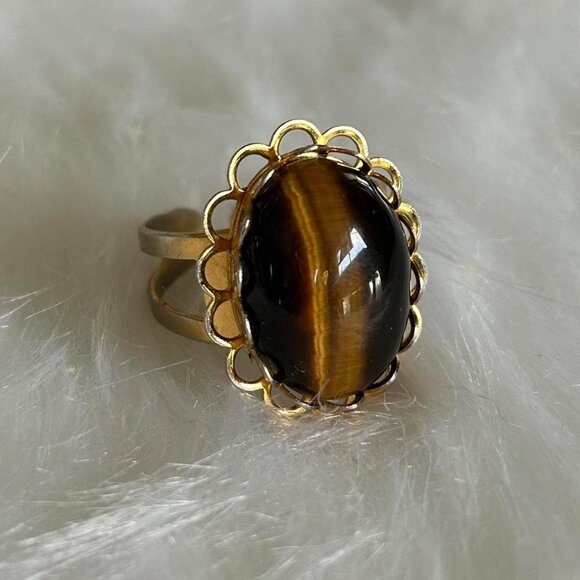 Gold Tone Tigers Eye Scalloped Adjustable Ring - Picture 2 of 3